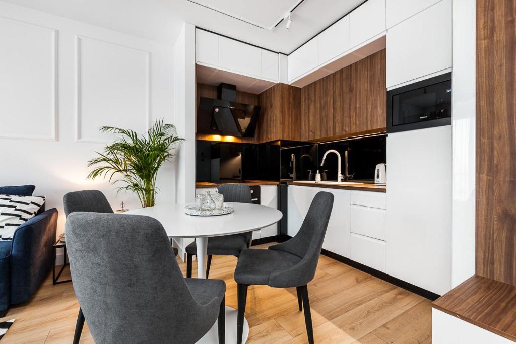 "Nowy Apartament" Sypialnia , Garaz, 1500 M Od Morza, Netflix グダニスク エクステリア 写真